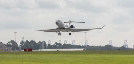 The G800 flight test aircraft in flight