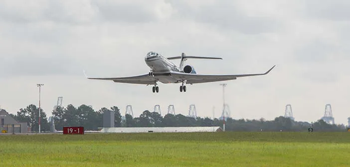 The G800 flight test aircraft in flight