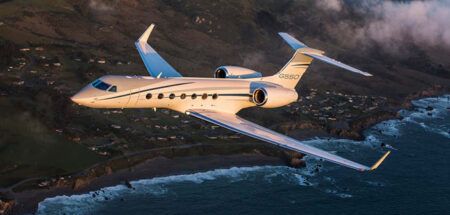 A Gulfstream G550 in flight