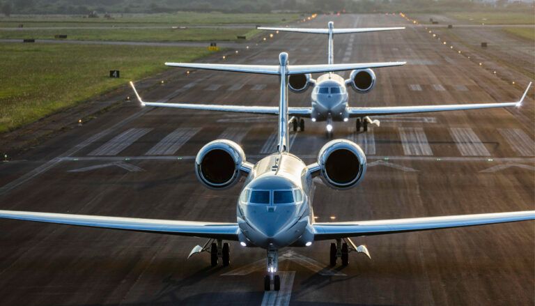 Gulfstream G500 and Gulfstream G600 on runway