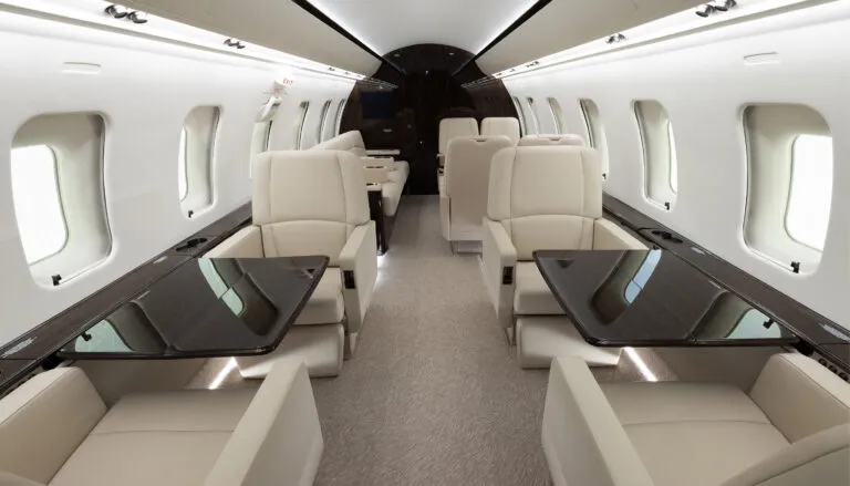 CL-605 interior with VIP seating