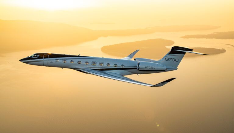 Gulfstream G700 in flight