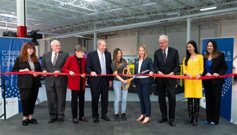 group in ribbon cutting ceremony