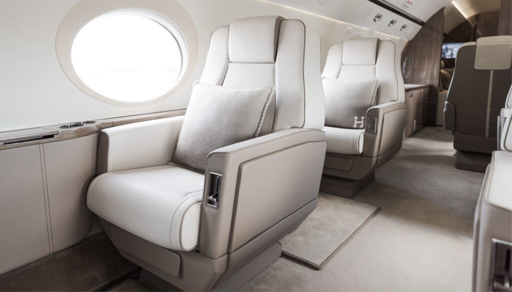 G550 interior – single seat next to oval window