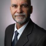 Headshot photograph of Paulo Olenscki
