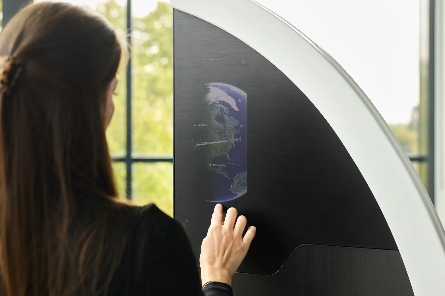 Lufthansa Technik, F/LIST and Pilatus unveil »nice« intelligent cabin divider